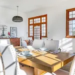 Secure & Central: Villa With Views 2 Bed Both Ensuite
