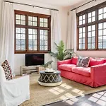 Secure & Central: Villa With Views 2 Bed Both Ensuite
