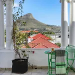 Secure & Central: Villa With Views 2 Bed Both Ensuite