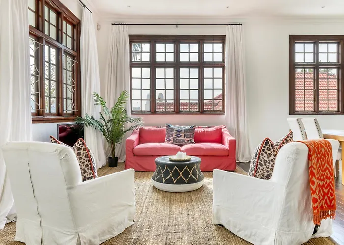 Secure & Central: Villa With Views 2 Bed Both Ensuite