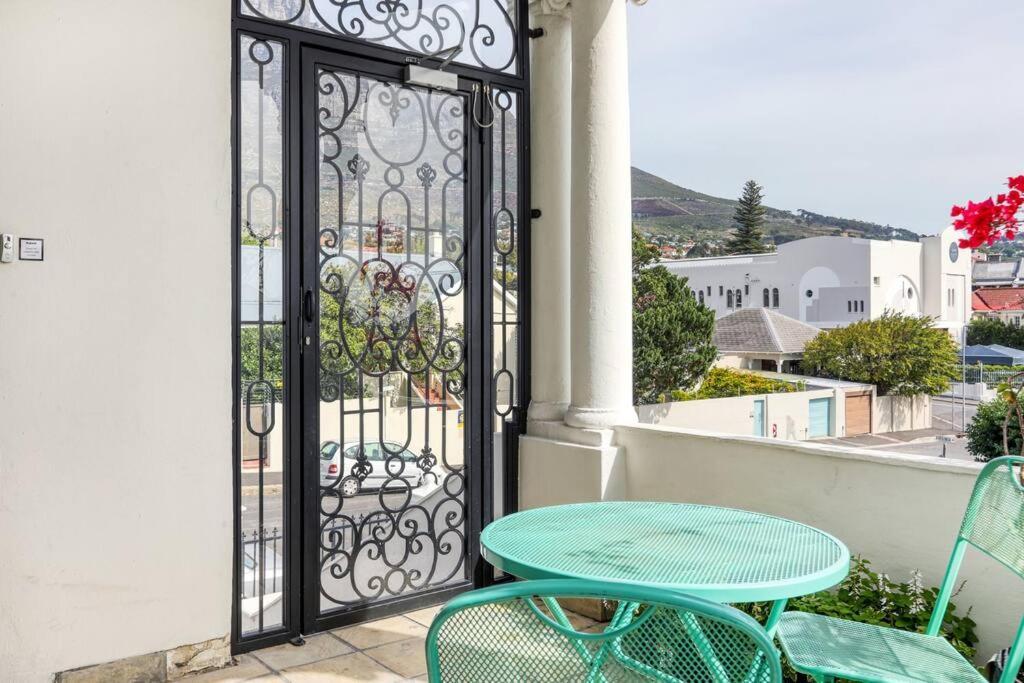 Secure & Central: With Views 2 Bed Both Ensuite Apartment Cape Town